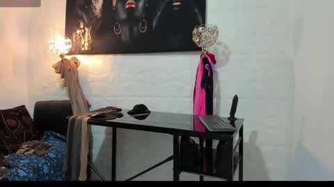 Snapshot of miss_lucero1 chatting on September 18, 1:48 am lucero online show from September 18, 1:48 am