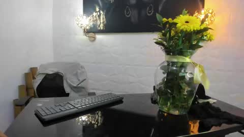 Snapshot of miss_lucero1 chatting on February 11, 8:31 pm lucero online show from February 11, 8:31 pm