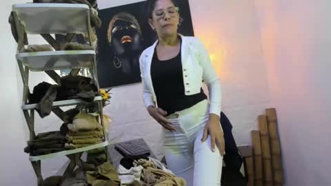 Snapshot of miss_lucero1 chatting on February 19, 4:34 am lucero online show from February 19, 4:34 am