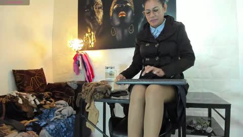 Snapshot of miss_lucero1 chatting on October 17, 4:16 am lucero online show from October 17, 4:16 am