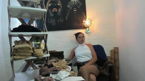 Snapshot of miss_lucero1 chatting on February 20, 1:46 am lucero online show from February 20, 1:46 am