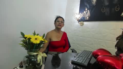 Snapshot of miss_lucero1 chatting on February 15, 1:31 am lucero online show from February 15, 1:31 am