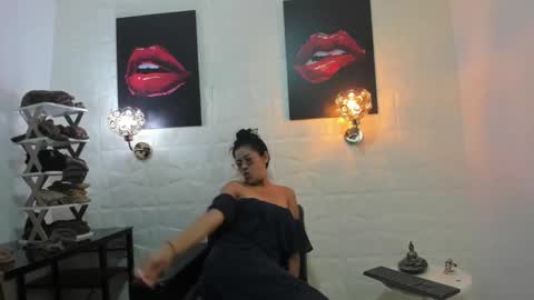 Snapshot of miss_lucero1 chatting on February 23, 1:42 am lucero online show from February 23, 1:42 am