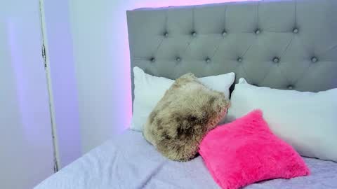 Emily Gomez online show from September 16, 1:08 pm