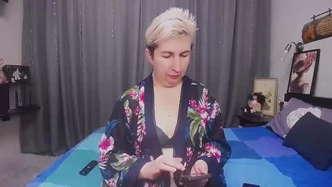 Snapshot of miss_tasha_kom chatting on December 6, 7:32 am miss_tasha_kom online show from December 6, 7:32 am