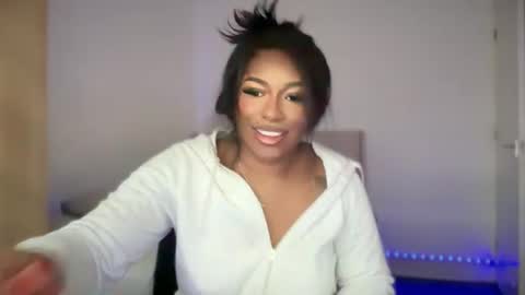 miss_tia_xo online show from September 17, 4:05 pm