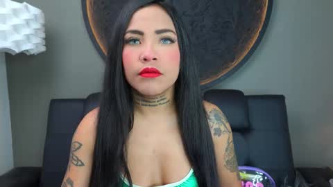 Snapshot of miss_vaiolette chatting on October 22, 11:04 am Vaiolette online show from October 22, 11:04 am