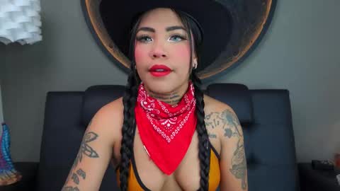 Snapshot of miss_vaiolette chatting on October 18, 11:24 am Vaiolette online show from October 18, 11:24 am