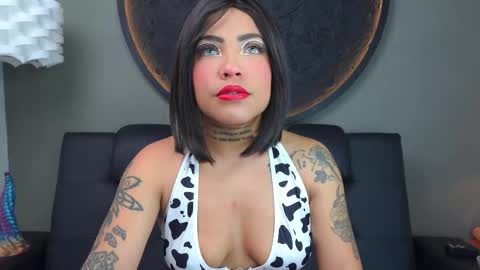 Snapshot of miss_vaiolette chatting on October 10, 11:37 am Vaiolette online show from October 10, 11:37 am