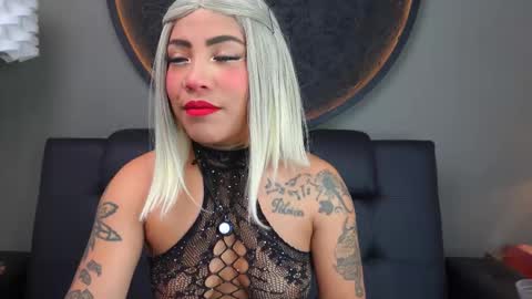 Snapshot of miss_vaiolette chatting on October 4, 11:27 am Vaiolette online show from October 4, 11:27 am