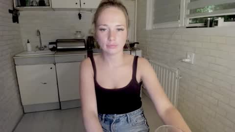 Snapshot of miss_you20 chatting on September 11, 10:32 pm miss_you20 online show from September 11, 10:32 pm