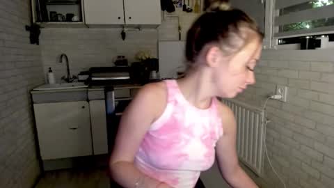 Snapshot of miss_you20 chatting on September 13, 10:40 pm miss_you20 online show from September 13, 10:40 pm