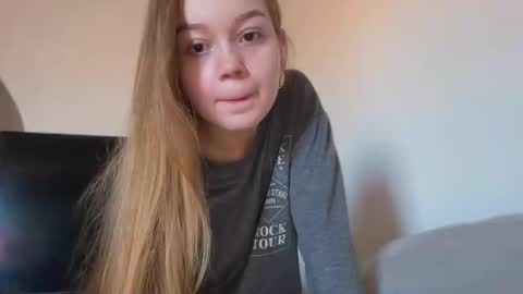 Snapshot of missameliah chatting on September 9, 1:11 pm Ameliahs online show from September 9, 1:11 pm