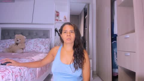 Snapshot of missameliah chatting on December 28, 3:47 am Ameliahs online show from December 28, 3:47 am