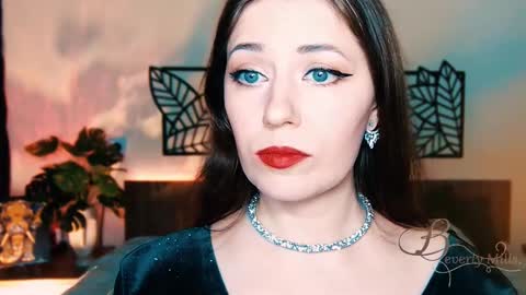 Snapshot of missbeverlymills chatting on February 26, 3:54 pm The divine Beverly online show from February 26, 3:54 pm
