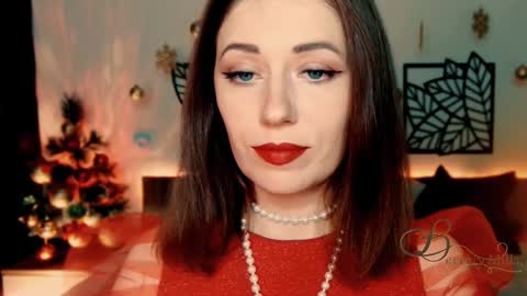 Snapshot of missbeverlymills chatting on December 22, 5:53 pm The divine Beverly online show from December 22, 5:53 pm