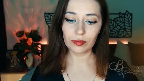 Snapshot of missbeverlymills chatting on January 17, 7:38 pm The divine Beverly online show from January 17, 7:38 pm