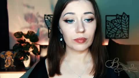 Snapshot of missbeverlymills chatting on February 10, 5:52 pm The divine Beverly online show from February 10, 5:52 pm