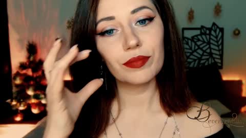 Snapshot of missbeverlymills chatting on December 21, 6:22 pm The divine Beverly online show from December 21, 6:22 pm