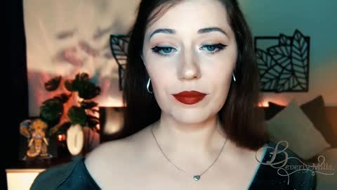Snapshot of missbeverlymills chatting on February 8, 5:29 pm The divine Beverly online show from February 8, 5:29 pm