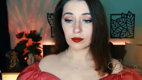 Snapshot of missbeverlymills chatting on February 2, 6:10 pm The divine Beverly online show from February 2, 6:10 pm