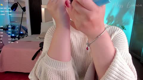 Bianca Torres online show from December 3, 11:13 pm