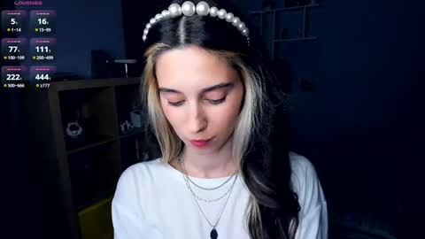 Snapshot of misschaotic_ chatting on September 18, 7:29 am Shelley online show from September 18, 7:29 am