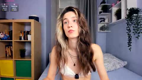 Snapshot of misschaotic_ chatting on October 15, 10:40 am Shelley online show from October 15, 10:40 am