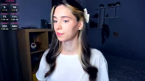 Snapshot of misschaotic_ chatting on September 19, 7:40 am Shelley online show from September 19, 7:40 am