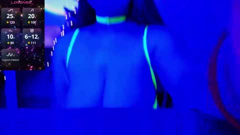 Snapshot of missfreyaxxx chatting on December 22, 10:47 pm MissFreyaXXX online show from December 22, 10:47 pm