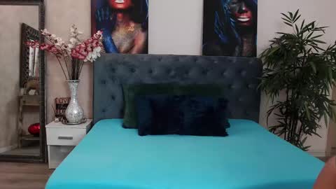missjuliax online show from December 30, 6:42 am