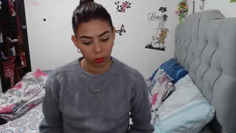misskarol18 online show from January 18, 2:44 pm