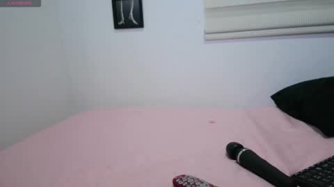 misskatiia online show from November 5, 10:09 am