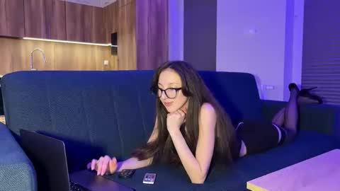 misslalii online show from March 21, 8:36 pm