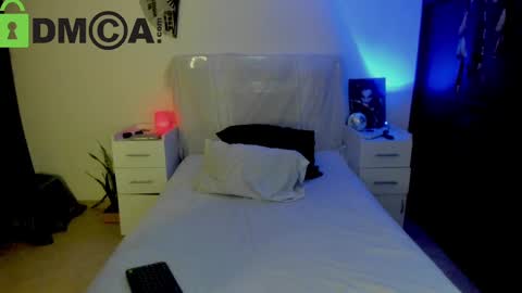 Snapshot of misslucye_robbie chatting on February 12, 2:35 am Lucye Robbie online show from February 12, 2:35 am