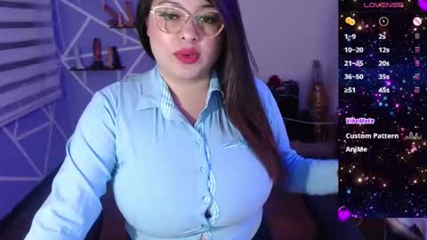 Snapshot of missmia1_ chatting on December 23, 3:23 pm Miia online show from December 23, 3:23 pm