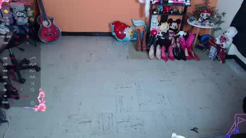 Miss Mia online show from December 14, 2:00 pm