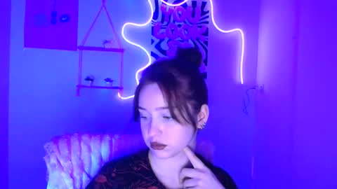 Mia online show from November 26, 7:04 pm