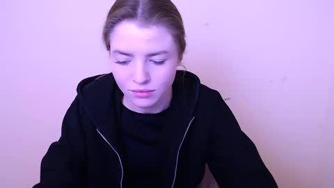 Snapshot of missoliviaa_ chatting on January 16, 8:22 am Olivia online show from January 16, 8:22 am