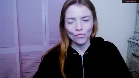 Snapshot of missoliviaa_ chatting on January 24, 2:08 pm Olivia online show from January 24, 2:08 pm