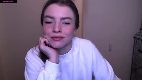 Snapshot of missoliviaa_ chatting on February 23, 8:22 am Olivia online show from February 23, 8:22 am