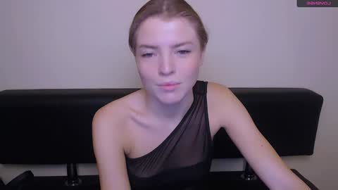 Snapshot of missoliviaa_ chatting on December 29, 10:34 am Olivia online show from December 29, 10:34 am