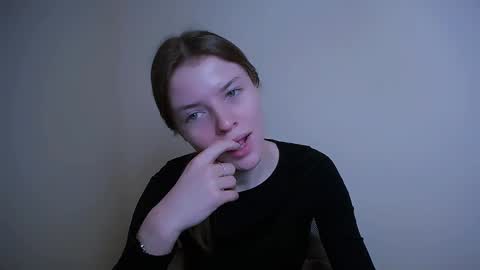 Snapshot of missoliviaa_ chatting on February 13, 9:09 am Olivia online show from February 13, 9:09 am