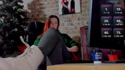 Snapshot of misspetitevenus chatting on January 27, 5:36 am Miss Venus online show from January 27, 5:36 am