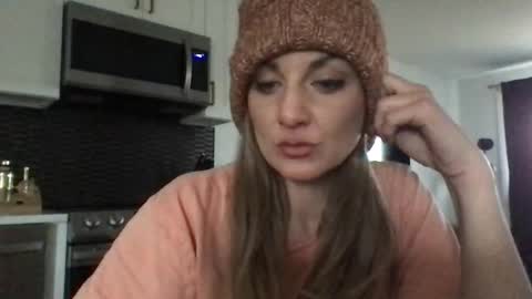 Wifey online show from March 1, 11:37 pm