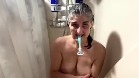 Snapshot of missspooky chatting on February 13, 12:00 pm Miss Spooky Silverstacker online show from February 13, 12:00 pm