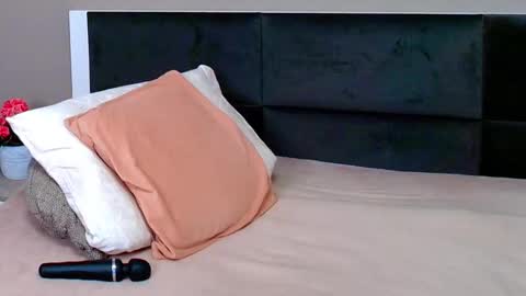 Snapshot of misstayaxxx chatting on October 19, 6:37 am misstayaxxx online show from October 19, 6:37 am