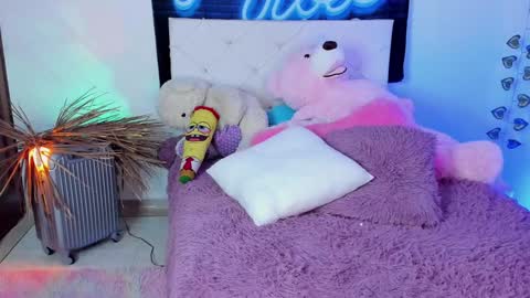 Snapshot of misstexass_ chatting on December 10, 1:32 am Natalie Texass indepedent model online show from December 10, 1:32 am