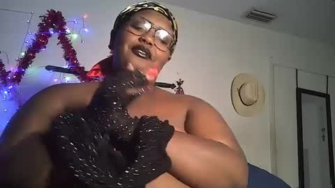 Misstrezzkristina online show from February 13, 3:39 am