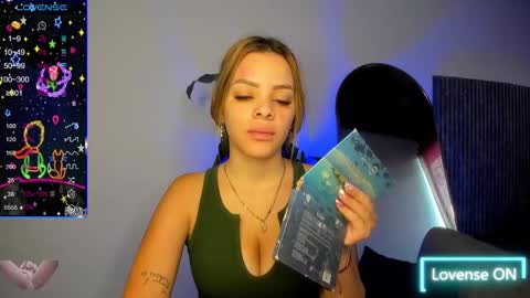 Snapshot of missvalery1 chatting on December 30, 1:14 pm missvalery1 online show from December 30, 1:14 pm